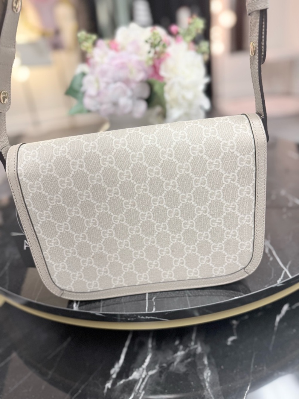 Gucci Beige GG Canvas Shoulder Bag with Gold Horsebit - Picture 4 of 4